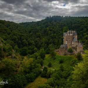 Schloss und Blicks an der Mosel
