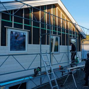 Gaulin Bygg skifter panel på huset vårt