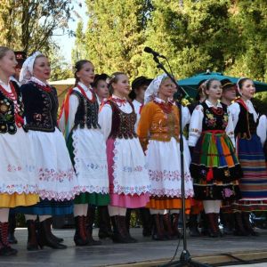 Fête des Traditions Populaires du 31 juillet 2022 à LEZAY avec le groupe ZAMOJSZCZYZNA de Zamosc (Pologne).